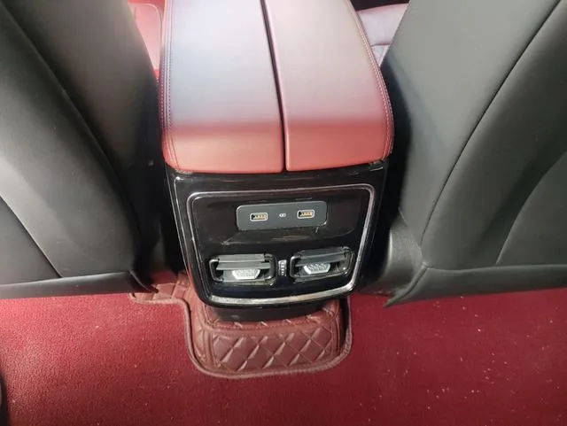 Jetour X70 PLUS 2023 1.5T DCT Brave person PLUS 5 seat interior photo 14 Jetour X70 PLUS 2023 1.5T DCT Brave person PLUS 5 seat interior photo 14