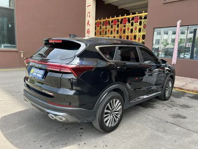 Jetour X70 PLUS 2023 1.5T DCT Brave person PLUS 5 seat exterior photo 5 Jetour X70 PLUS 2023 1.5T DCT Brave person PLUS 5 seat exterior photo 5