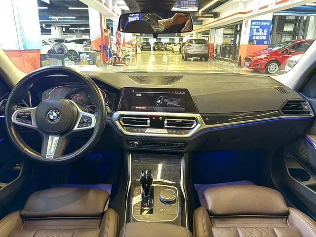 BMW 3 Series 2022 Reforma 325Li M Conjunto deportivo exterior foto 8 BMW 3 Series 2022 Reforma 325Li M Conjunto deportivo exterior foto 8