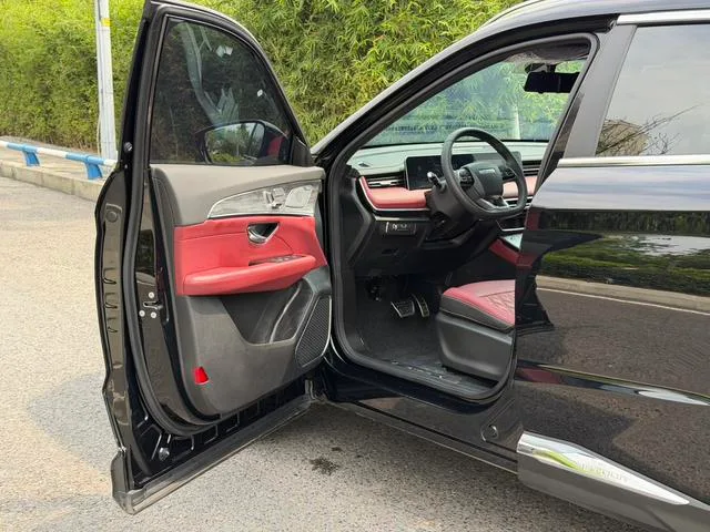 Jetour X70 PLUS 2023 1.5T DCT Brave person PLUS 5 seat interior photo 12 Jetour X70 PLUS 2023 1.5T DCT Brave person PLUS 5 seat interior photo 12