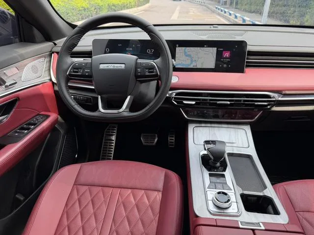 Jetour X70 PLUS 2023 1.5T DCT Brave person PLUS 5 seat interior photo 14 Jetour X70 PLUS 2023 1.5T DCT Brave person PLUS 5 seat interior photo 14