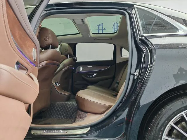 Mercedes-Benz E-Class 2023 E 260 L Coche interior foto 12 Mercedes-Benz E-Class 2023 E 260 L Coche interior foto 12