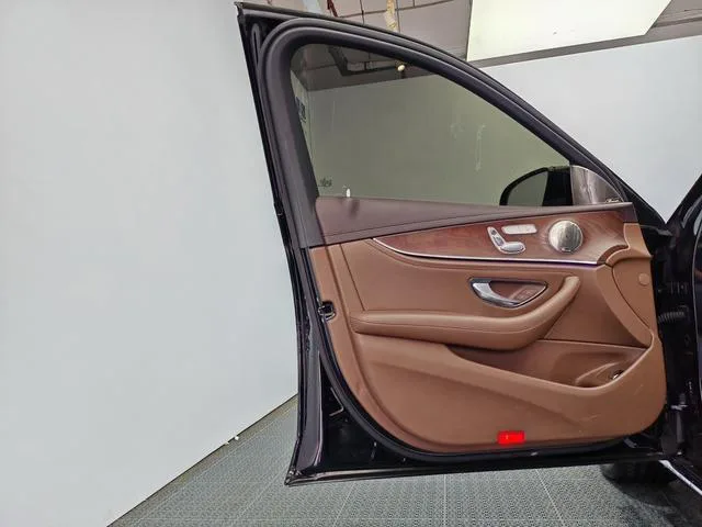 Mercedes-Benz E-Class 2023 E 260 L Coche interior foto 13 Mercedes-Benz E-Class 2023 E 260 L Coche interior foto 13