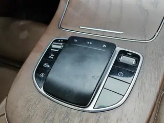 Mercedes-Benz E-Class 2023 E 260 L Coche interior foto 16 Mercedes-Benz E-Class 2023 E 260 L Coche interior foto 16