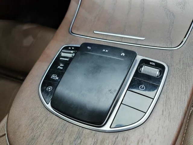 Mercedes-Benz E-Class 2023 E 260 L Coche interior foto 16 Mercedes-Benz E-Class 2023 E 260 L Coche interior foto 16