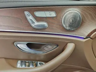 Mercedes-Benz E-Class 2023 E 260 L Coche interior foto 18 Mercedes-Benz E-Class 2023 E 260 L Coche interior foto 18