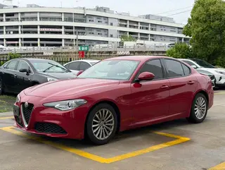 Alfa Romeo Giulia 2017 2.0T 200HP Version d'élite extérieur photo 1 Alfa Romeo Giulia 2017 2.0T 200HP Version d'élite extérieur photo 1