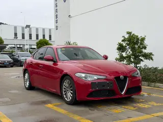 Alfa Romeo Giulia 2017 2.0T 200HP Version d'élite extérieur photo 3 Alfa Romeo Giulia 2017 2.0T 200HP Version d'élite extérieur photo 3