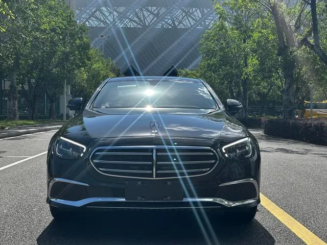 Mercedes-Benz E-Class 2022 E 300 L De lujo Coche exterior foto 2