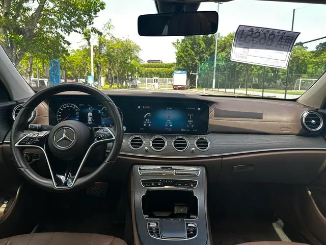 Mercedes-Benz E-Class 2022 E 300 L De lujo Coche exterior foto 4
