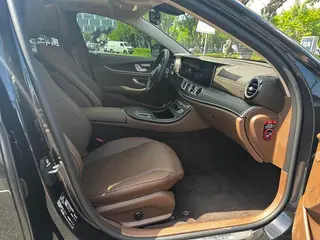 Mercedes-Benz E-Class 2022 E 300 L De lujo Coche interior foto 7
