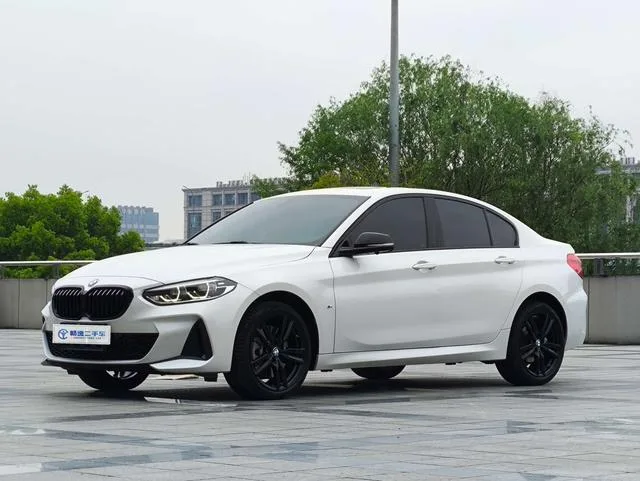 BMW 1 Series 2021 125i M Edición nocturna deportiva exterior foto 1 BMW 1 Series 2021 125i M Edición nocturna deportiva exterior foto 1