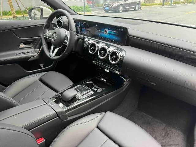 Mercedes-Benz A-Class 2021 A 200 L Version dynamique de la voiture de sport intérieur photo 10 Mercedes-Benz A-Class 2021 A 200 L Version dynamique de la voiture de sport intérieur photo 10