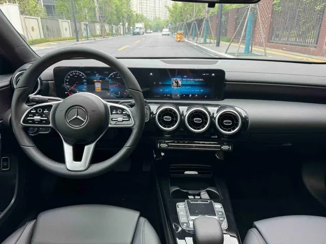 Mercedes-Benz A-Class 2021 A 200 L Version dynamique de la voiture de sport intérieur photo 11 Mercedes-Benz A-Class 2021 A 200 L Version dynamique de la voiture de sport intérieur photo 11