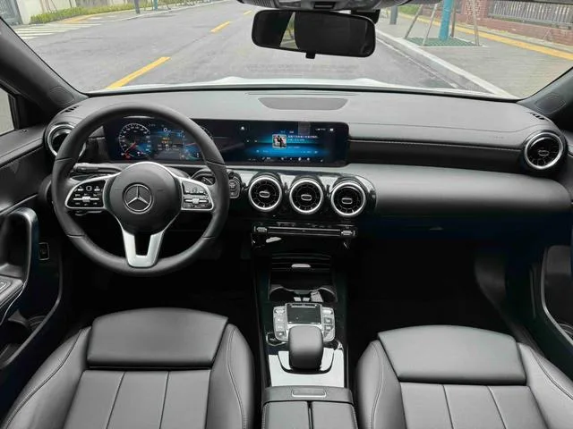 Mercedes-Benz A-Class 2021 A 200 L Version dynamique de la voiture de sport intérieur photo 12 Mercedes-Benz A-Class 2021 A 200 L Version dynamique de la voiture de sport intérieur photo 12