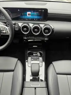 Mercedes-Benz A-Class 2021 A 200 L Version dynamique de la voiture de sport intérieur photo 13 Mercedes-Benz A-Class 2021 A 200 L Version dynamique de la voiture de sport intérieur photo 13
