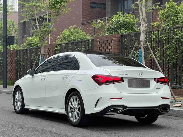 Mercedes-Benz A-Class 2021 A 200 L Version dynamique de la voiture de sport intérieur photo 15 Mercedes-Benz A-Class 2021 A 200 L Version dynamique de la voiture de sport intérieur photo 15