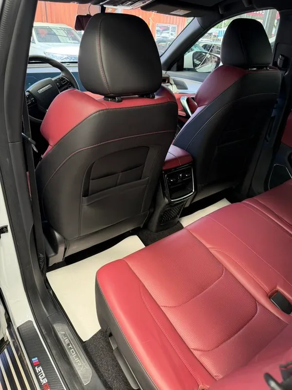 Jetour X70 PLUS 2021 Restyling 1.5T DCT mountain Pro 7 seat interior photo 15 Jetour X70 PLUS 2021 Restyling 1.5T DCT mountain Pro 7 seat interior photo 15