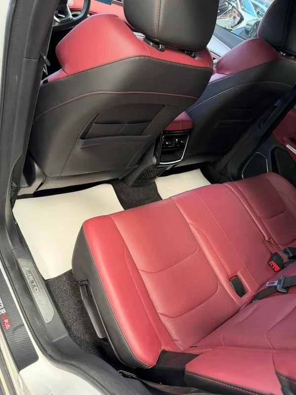 Jetour X70 PLUS 2021 Restyling 1.5T DCT mountain Pro 7 seat interior photo 19 Jetour X70 PLUS 2021 Restyling 1.5T DCT mountain Pro 7 seat interior photo 19