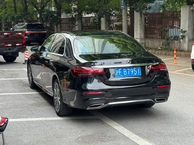 Mercedes-Benz E-Class 2021 E 300 L Style tendance Voiture de sport extérieur photo 3