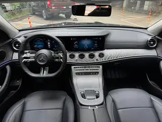 Mercedes-Benz E-Class 2021 E 300 L Style tendance Voiture de sport intérieur photo 7