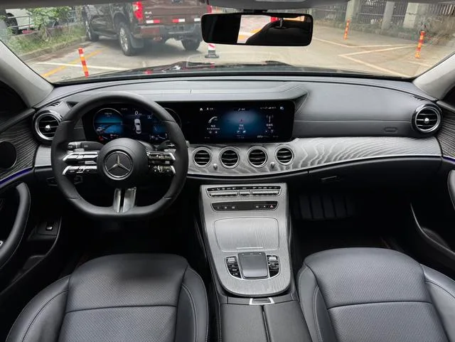 Mercedes-Benz E-Class 2021 E 300 L Style tendance Voiture de sport intérieur photo 7