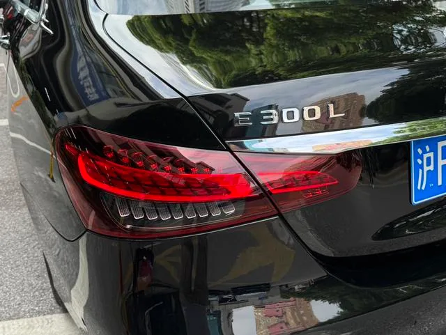 Mercedes-Benz E-Class 2021 E 300 L Style tendance Voiture de sport intérieur photo 9