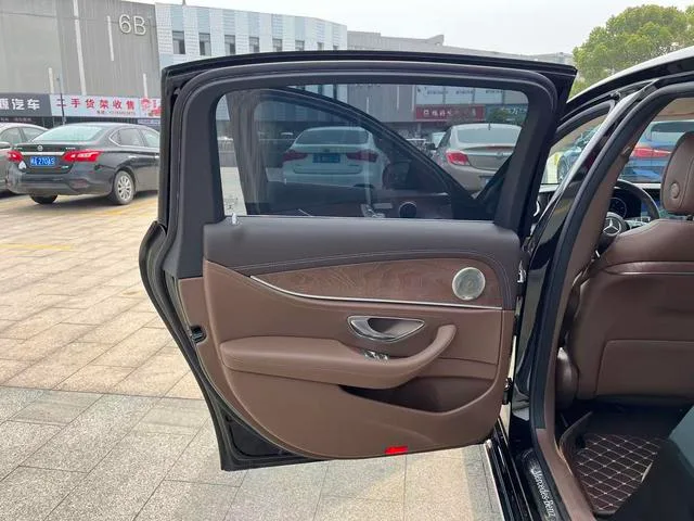 Mercedes-Benz E-Class 2021 E 300 L Fashionable Passenger car interior photo 14