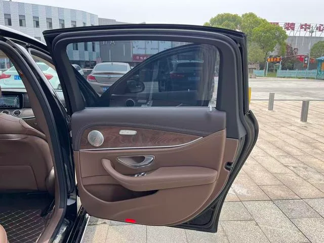 Mercedes-Benz E-Class 2021 E 300 L Fashionable Passenger car interior photo 19