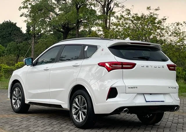 Jetour X70 2022 1.5T DCT Yue Hline Edition 5 seat interior photo 9 Jetour X70 2022 1.5T DCT Yue Hline Edition 5 seat interior photo 9
