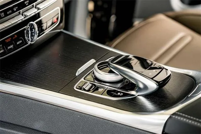 Mercedes-Benz G-Class 2024 G 500 intérieur photo 13