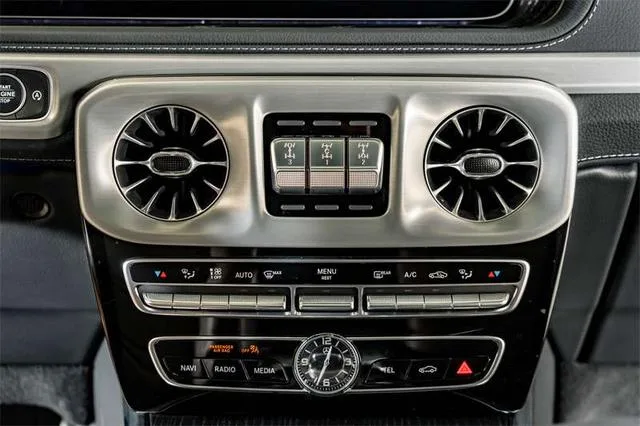 Mercedes-Benz G-Class 2024 G 500 intérieur photo 16