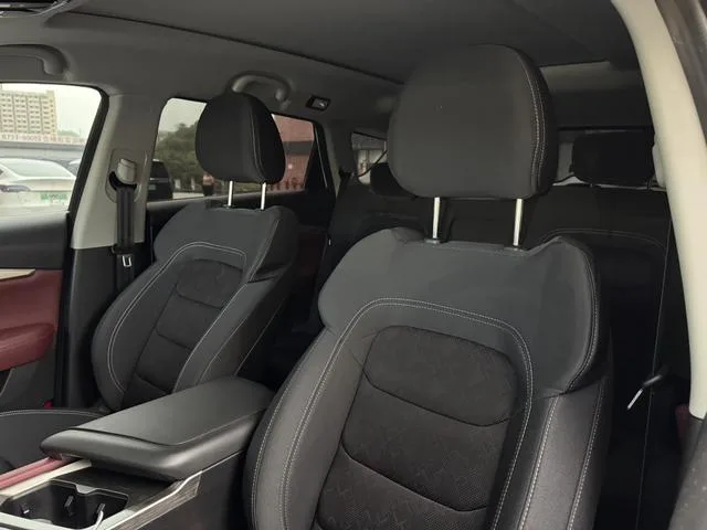Jetour X70 2024 1.5T DCT Enjoyment Edition 7 seat interior photo 16