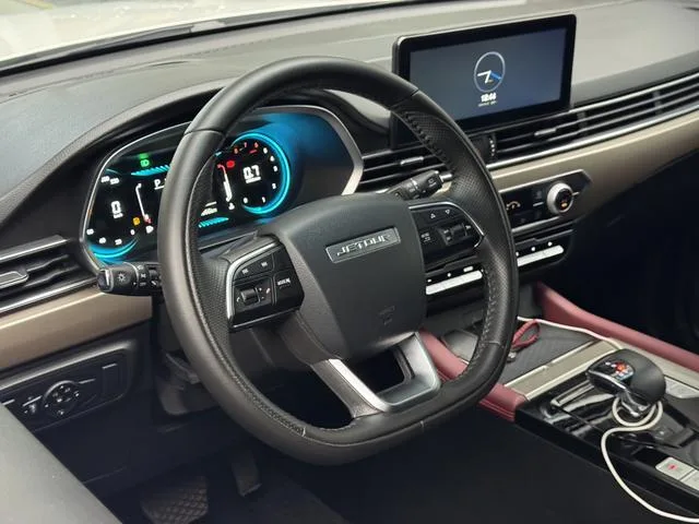 Jetour X70 2024 1.5T DCT Enjoyment Edition 7 seat interior photo 17