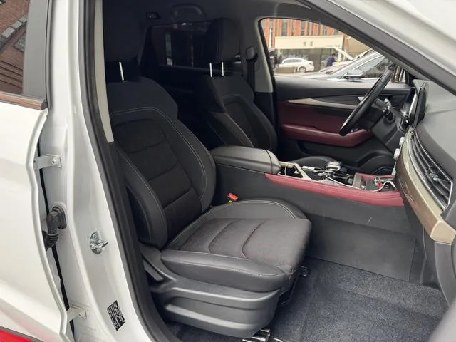 Jetour X70 2024 1.5T DCT Enjoyment Edition 7 seat interior photo 19