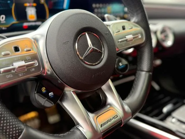 Mercedes-Benz A-Class AMG 2022 AMG A 35 L 4MATIC intérieur photo 10