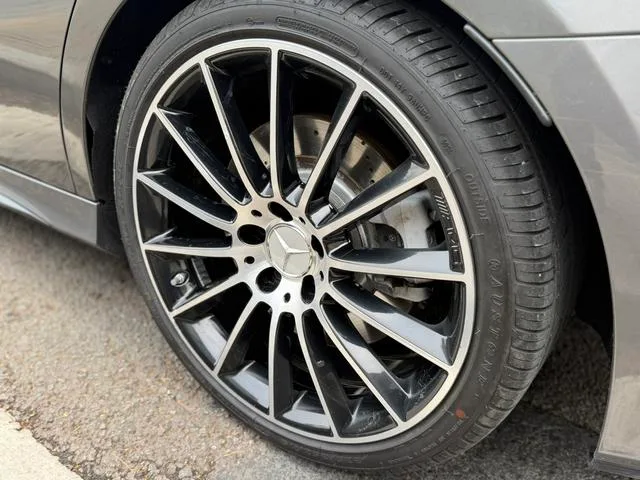 Mercedes-Benz A-Class AMG 2022 AMG A 35 L 4MATIC intérieur photo 14