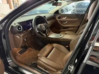 Mercedes-Benz E-Class 2023 E 260 L Coche exterior foto 4
