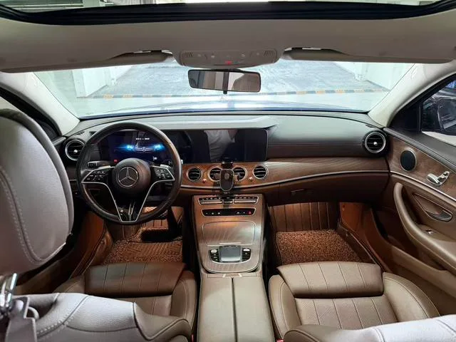 Mercedes-Benz E-Class 2023 E 260 L Coche exterior foto 5