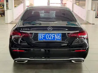 Mercedes-Benz E-Class 2023 E 260 L Coche interior foto 8