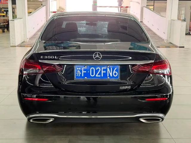 Mercedes-Benz E-Class 2023 E 260 L Coche interior foto 8