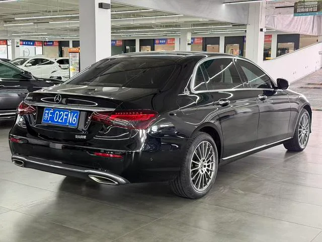 Mercedes-Benz E-Class 2023 E 260 L Coche interior foto 9