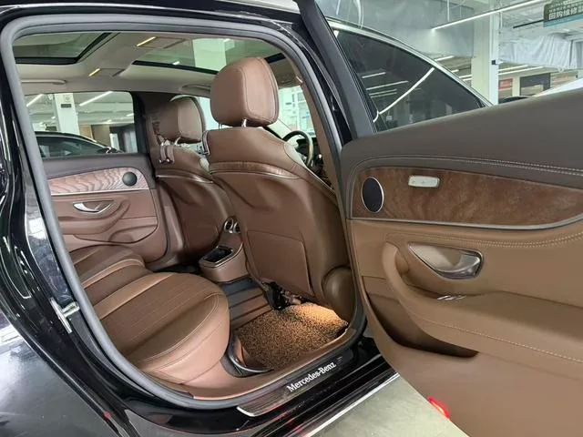 Mercedes-Benz E-Class 2023 E 260 L Coche interior foto 10
