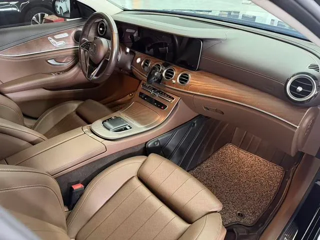 Mercedes-Benz E-Class 2023 E 260 L Coche interior foto 11