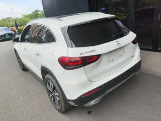 Mercedes-Benz GLA 2023 GLA 220 interior photo 11