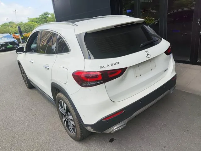 Mercedes-Benz GLA 2023 GLA 220 interior photo 11