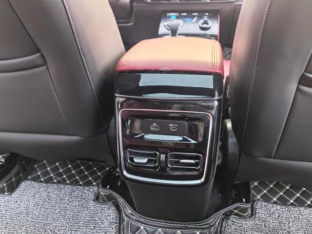 Jetour X70 PLUS 2023 1.6T DCT Strong person PLUS 5 seat interior photo 17 Jetour X70 PLUS 2023 1.6T DCT Strong person PLUS 5 seat interior photo 17