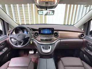 Mercedes-Benz V-Class 2022 V 260 L Long Wheelbase Deluxe Edition interior photo 16 Mercedes-Benz V-Class 2022 V 260 L Long Wheelbase Deluxe Edition interior photo 16