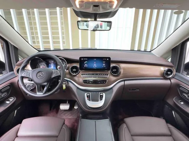 Mercedes-Benz V-Class 2022 V 260 L Long Wheelbase Deluxe Edition interior photo 16 Mercedes-Benz V-Class 2022 V 260 L Long Wheelbase Deluxe Edition interior photo 16