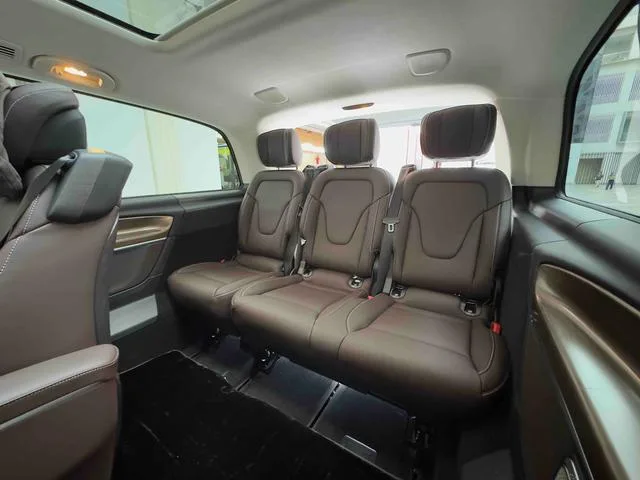 Mercedes-Benz V-Class 2022 V 260 L Long Wheelbase Deluxe Edition interior photo 19 Mercedes-Benz V-Class 2022 V 260 L Long Wheelbase Deluxe Edition interior photo 19